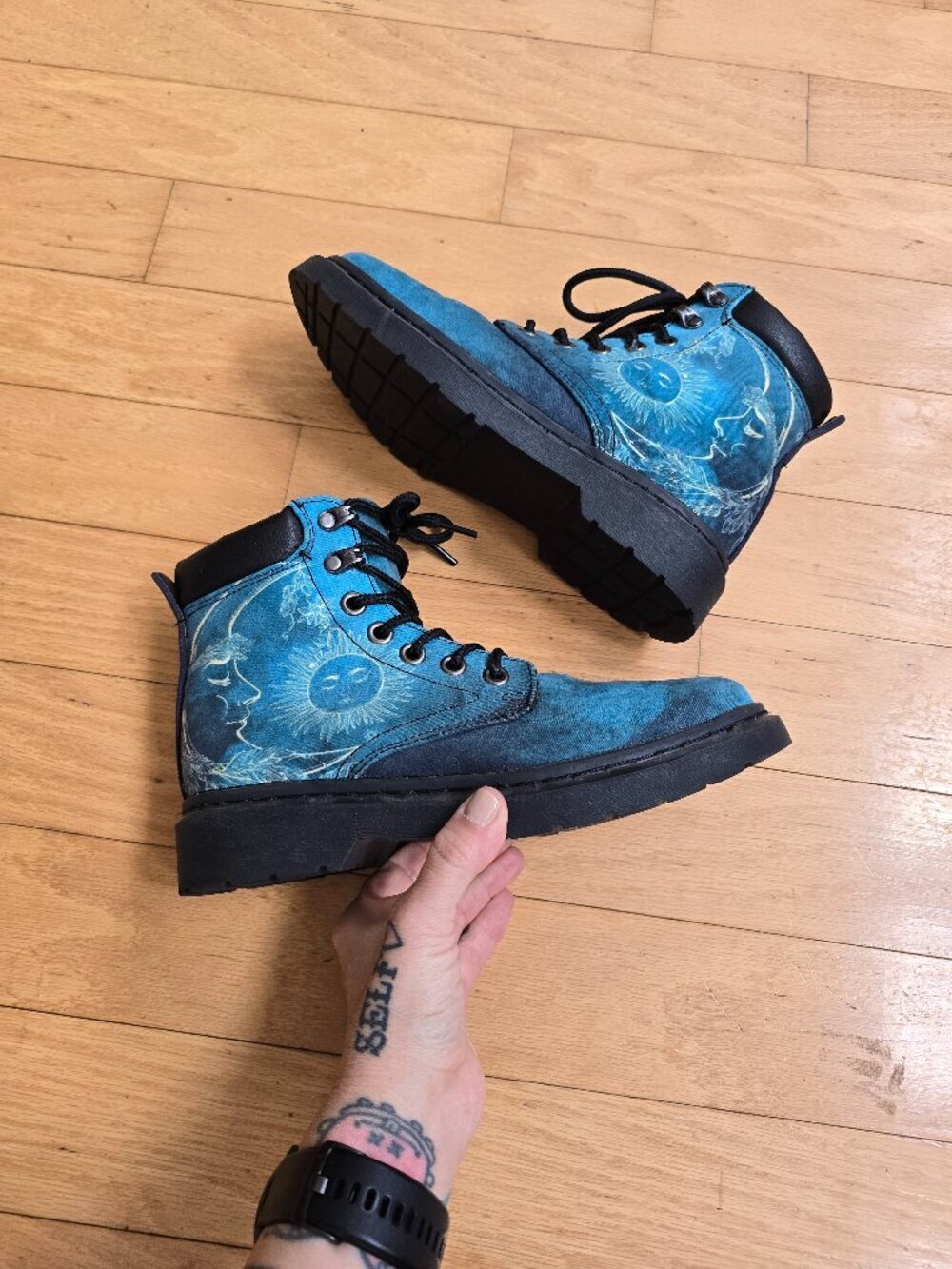 vintage y2K | whimsygoth blue celestial moon star lace-up boots | WMS 7